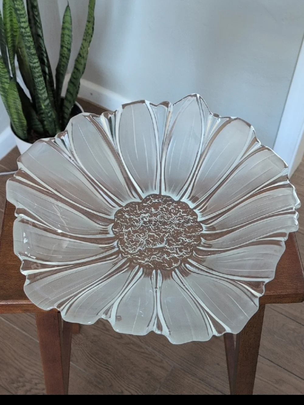 Mikasa 17" Sunflower Glass Bowl - Picture 3 of 9
